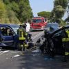 Incidente a Roma, scontro fra due auto in via Appia: un morto e due feriti