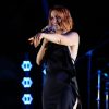 Noemi, paura durante concerto: cade dal palco e finisce in ospedale
