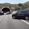 Scontro con due auto in fiamme nel Cagliaritano, un morto e nove feriti