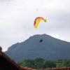 Tarzo, pilota di parapendio si schianta al suolo: morto 53enne