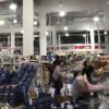 Terremoto Giappone, il negozio trema per la scossa