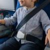 Bambino non vuole di allacciarsi la cintura prima del decollo, volo cancellato