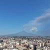 Etna, cenere sull’aeroporto di Catania e nuove limitazioni: 12 arrivi ogni ora fino alle 18
