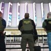 Guanti che danno la scossa elettrica, il nuovo strumento in dotazione dell’Ice