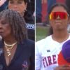 Il baseball femminile rinasce, ma l’inno da incubo è il vero show