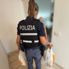 Non mangiava da giorni e viveva in condizioni di degrado a Fiuggi: poliziotti le comprano cibo