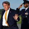 Trump cambia look, addio ciuffo biondo: i capelli castani scatenano il web