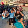 Venezia 83, l’attesa dei fan per gli Oasis: “Qui dall’alba per i fratelli Gallagher”