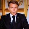 Francia, Macron: “Non confondere rivendicazioni legittime con chi distrugge e saccheggia”
