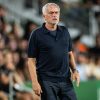 Roma, Mourinho: “Sono un avversario, ma vorrei abbracciare i tifosi”