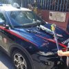 Roma, si barrica in casa e minaccia carabinieri con arco e frecce: denunciato