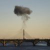 Ucraina, Russia colpisce un altro ponte a Kiev. Il sindaco: “Gli attacchi stanno distruggendo la città”